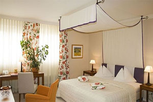 Friendly and modern with a local touch: Rooms in our central hotel in Salzburg